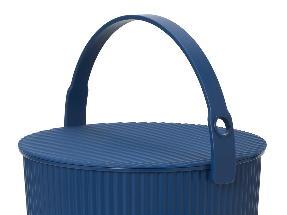 Stylish Food Buckets by Hachiman